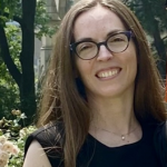 Headshot of Amanda smiling.