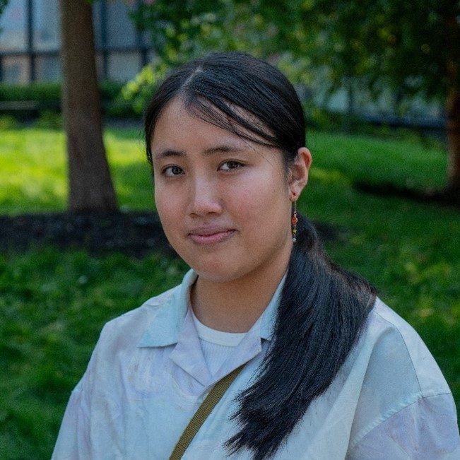 Headshot of Lisa smiling.